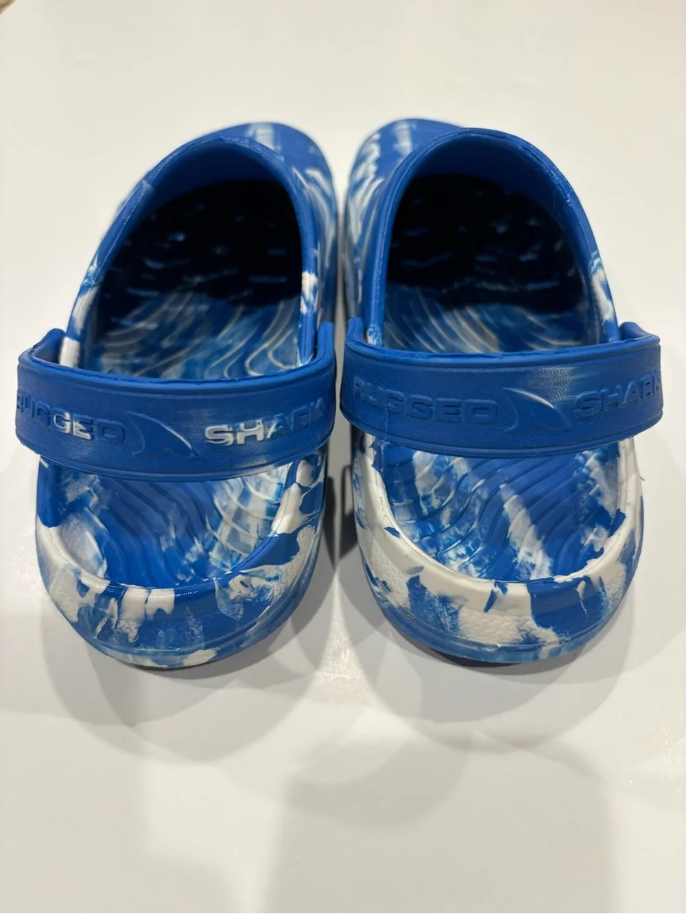 Rugged Shark men’s blue & white marble EVA Clogs / sandals  size 7